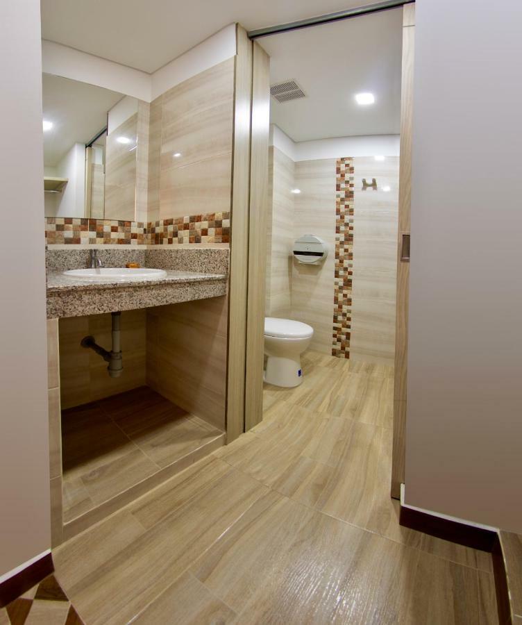 Hotel Tourmalet Cali Bagian luar foto